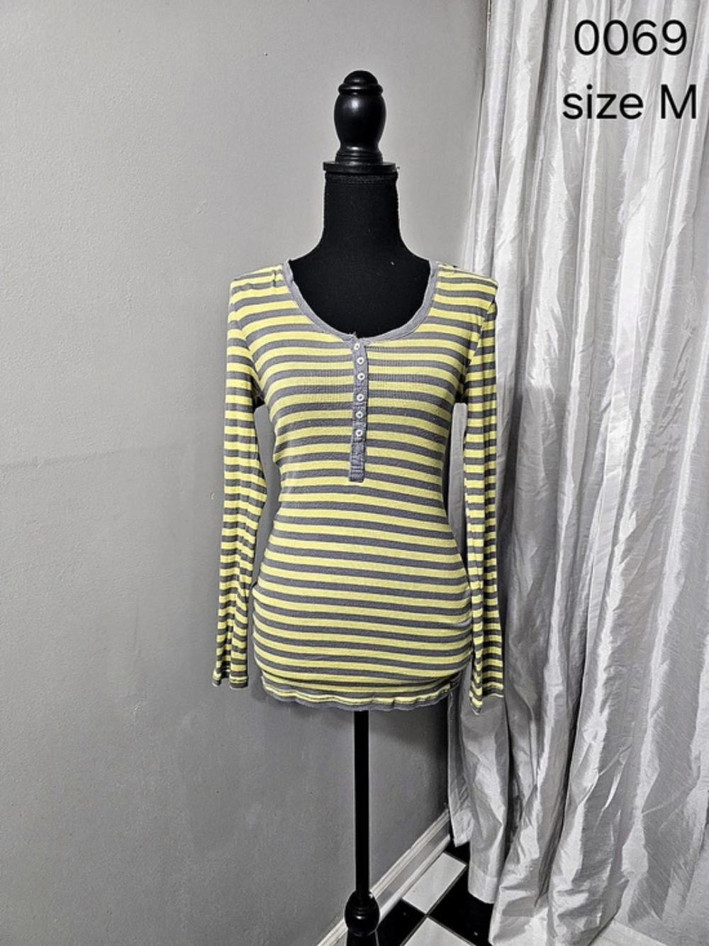 Striped Long Sleeve Top in Yellow & Gray Size Medium
